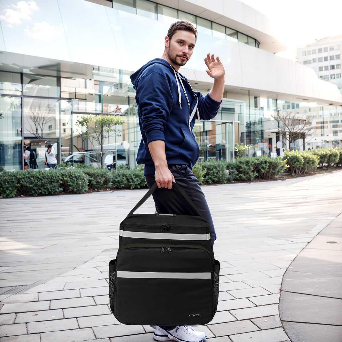 Expandable insulated food delivery backpack