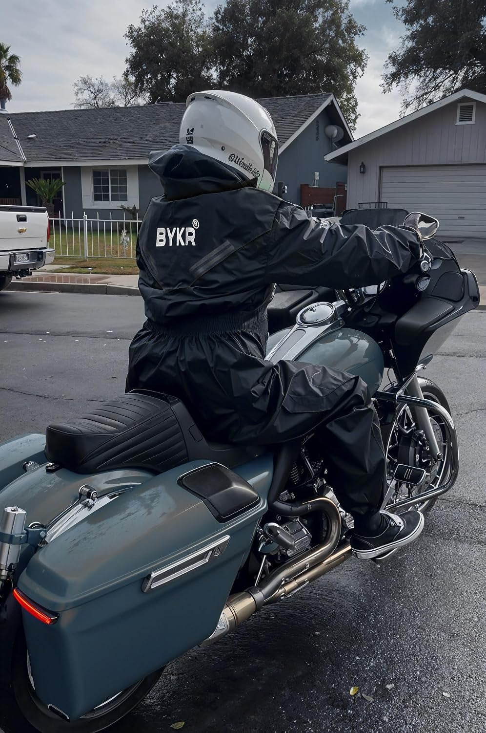 Men's and Women's Waterproof Outdoor Motorcycle Rain Suits - 2-Piece Breathable and Windproof Protection for Wet Weather Cycling